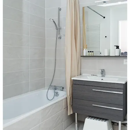 Apartment Chic 3 Pieces Avec Parking Et Terrasse A 35min De Paris *